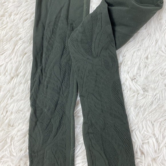 Lululemon Reveal Tight *Lattice Paisley 28" Evergreen - Picture 4 of 9